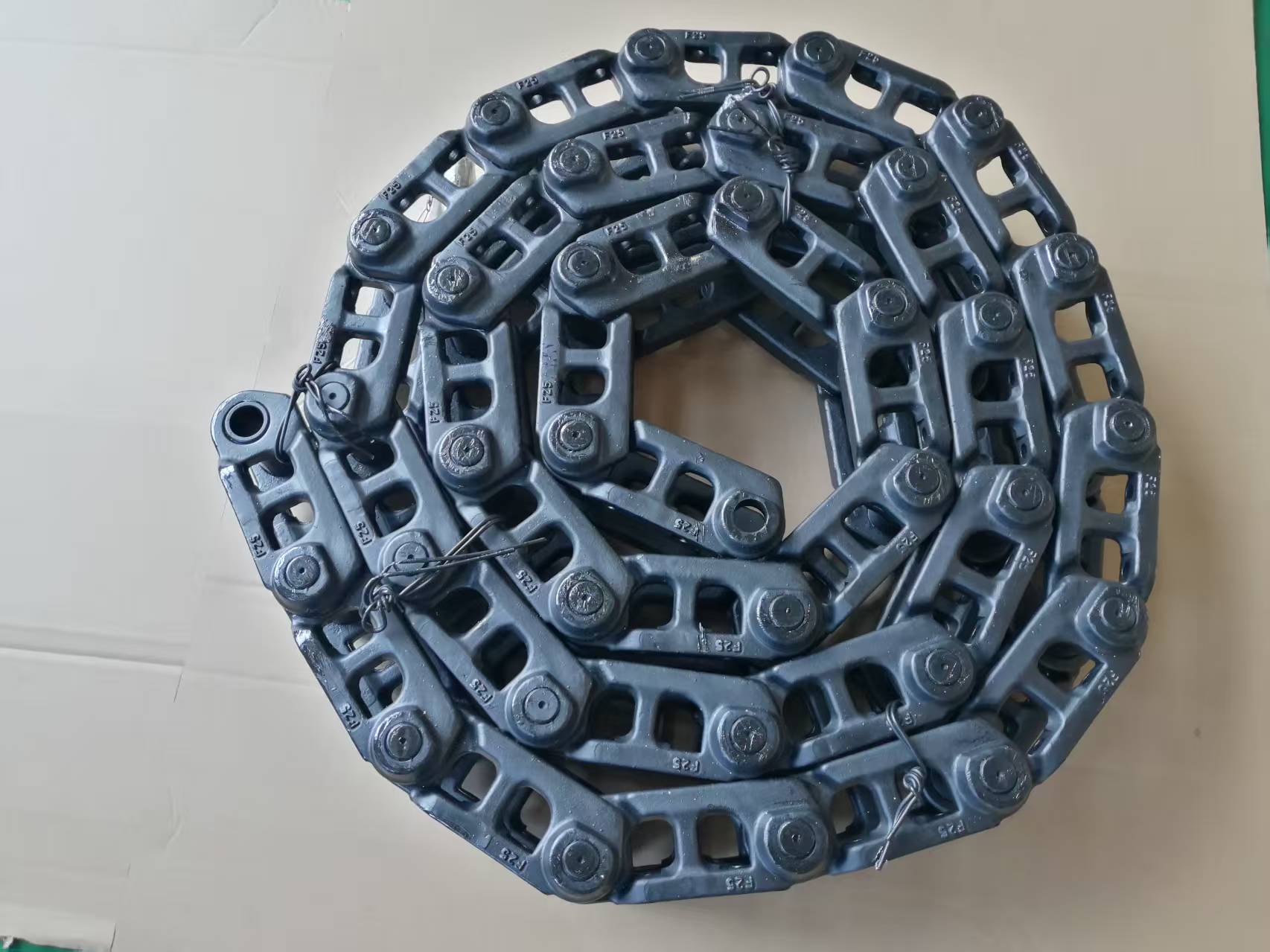CHAIN WITHOUT TRACK SHOES